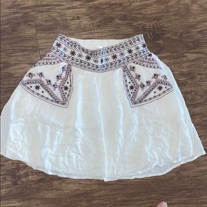 LIKE NEW XHILARATION EMBROIDERED SKIRT SMALL